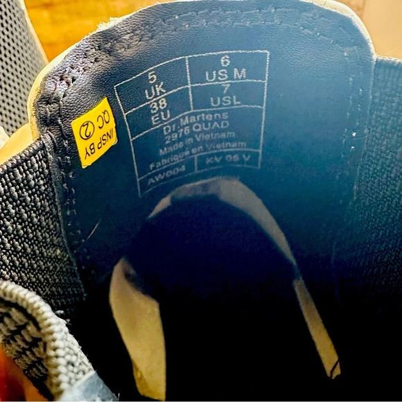 Unisex Dr. Martens 2976 SMOOTH LEATHER PLATFORM CHELSEA BOOTS - Picture 7 of 9